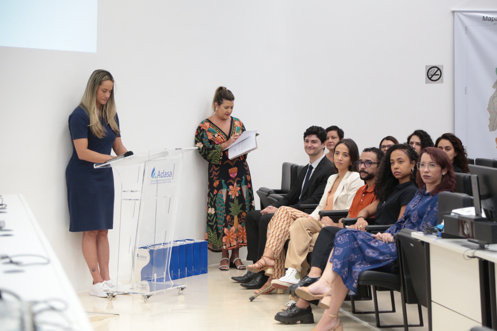 empossados sentados